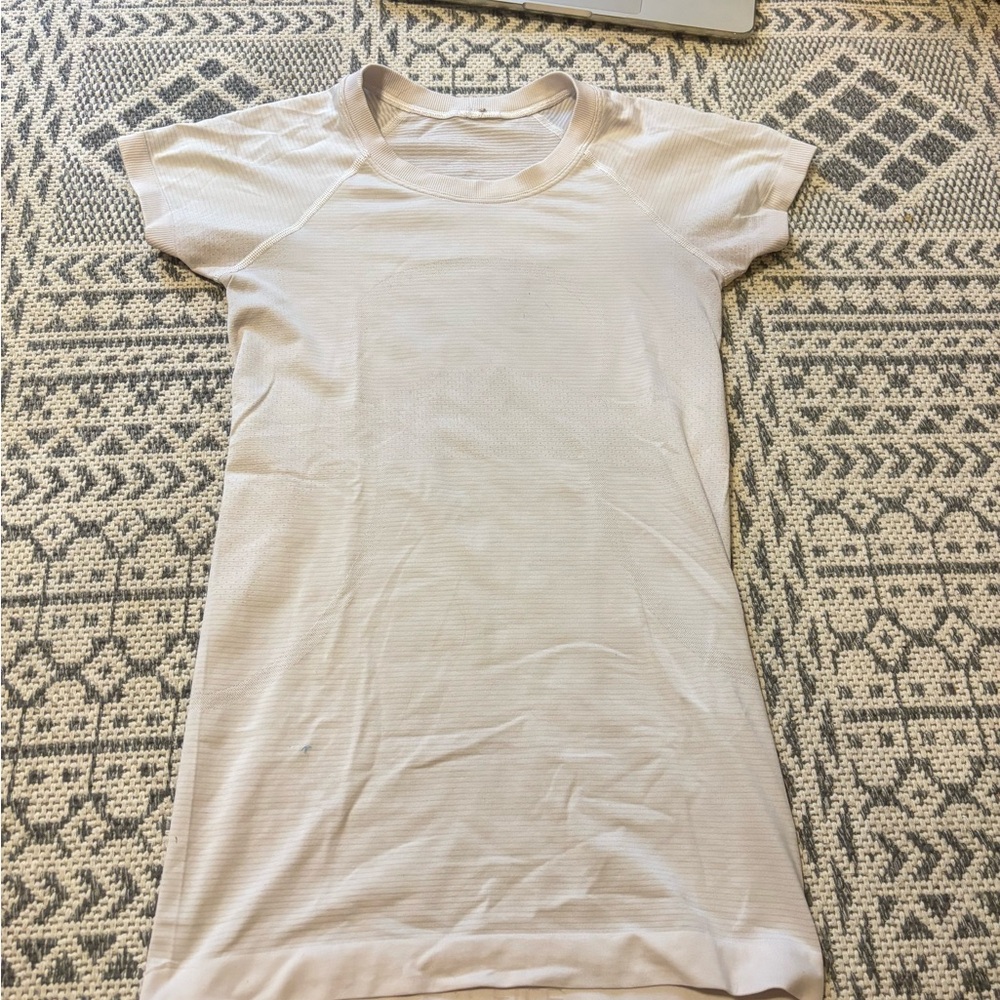 Lululemon swiftly tech white size 2/4
